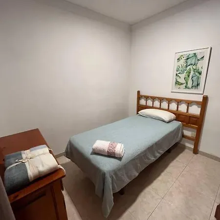 Grosse Terrasse Mit Esstisch, Markise. Einfach *