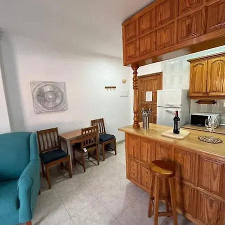 Apartman Grosse Terrasse Mit Esstisch, Markise. Einfach