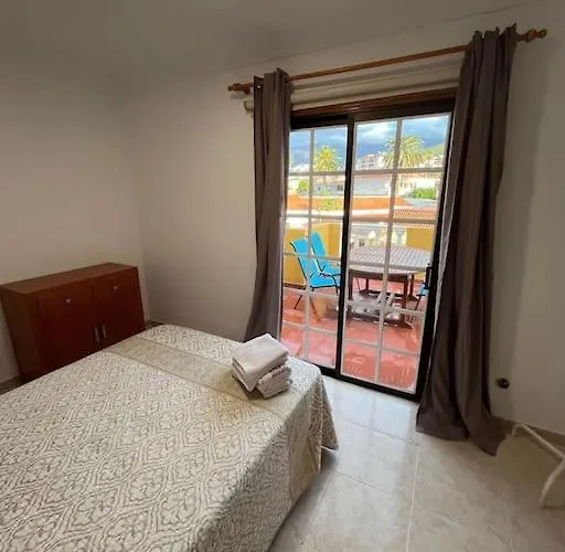 Grosse Terrasse Mit Esstisch, Markise. Einfach 로스 레알레호스