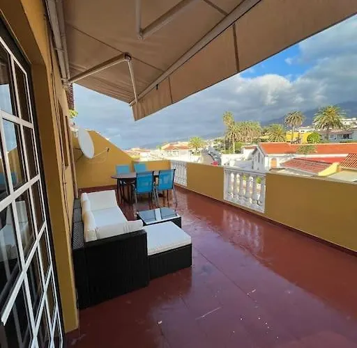 Grosse Terrasse Mit Esstisch, Markise. Einfach 아파트