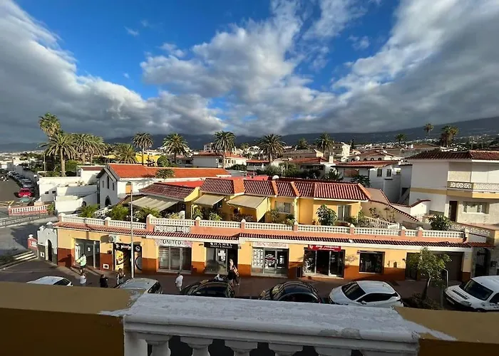 Grosse Terrasse Mit Esstisch, Markise. Einfach לוס ריאלחוס