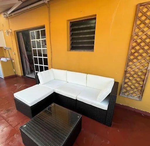 Grosse Terrasse Mit Esstisch, Markise. Einfach *