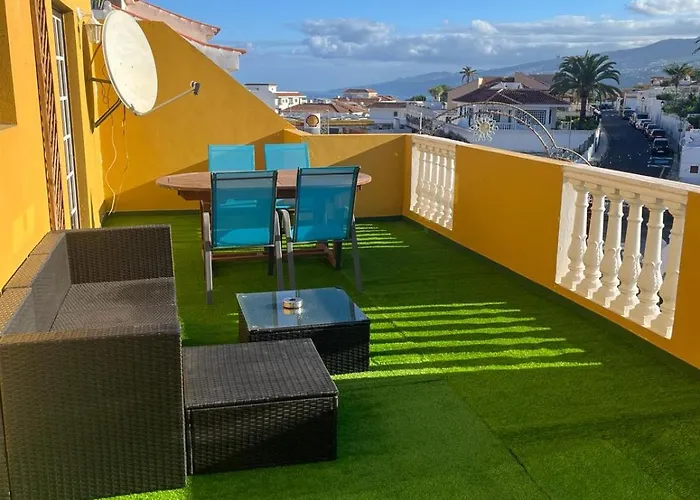 Grosse Terrasse Mit Esstisch, Markise. Einfach דירה *