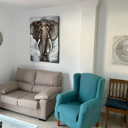 Grosse Terrasse Mit Esstisch, Markise. Einfach * 洛斯雷尔雷赫斯