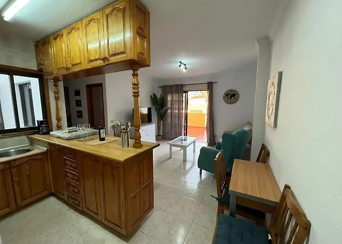 Apartamento Grosse Terrasse Mit Esstisch, Markise. Einfach