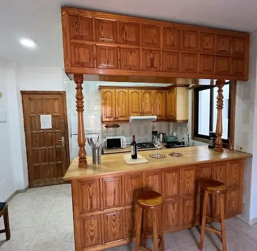 Grosse Terrasse Mit Esstisch, Markise. Einfach *