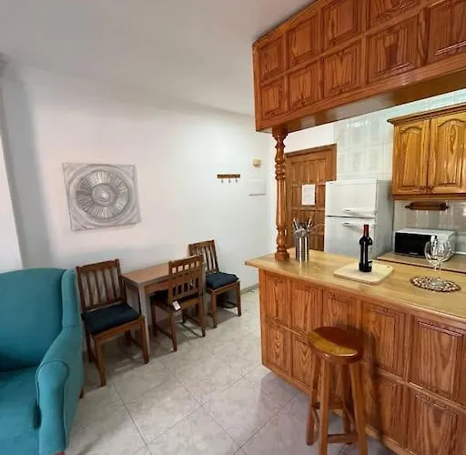 Apartamento Grosse Terrasse Mit Esstisch, Markise. Einfach